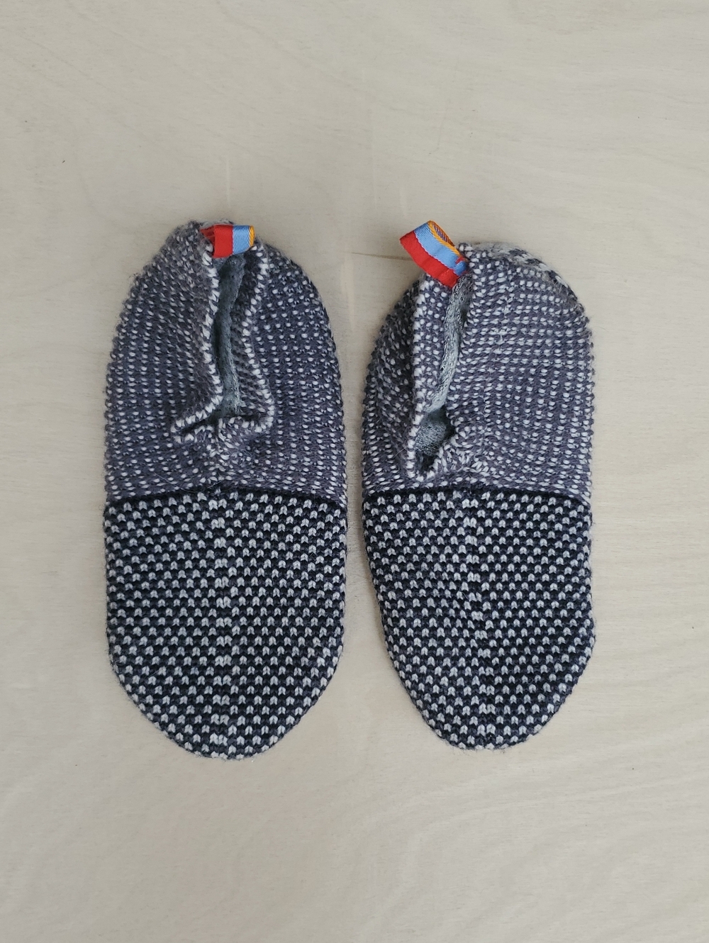 Bombas Slippers Size Youth 1-5